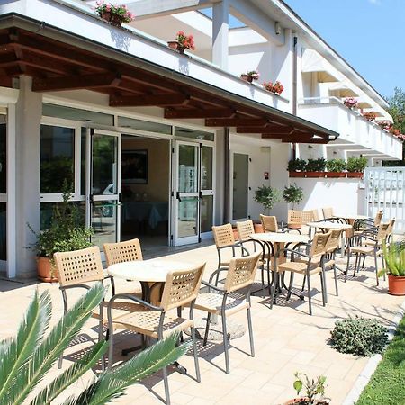 Hotel Mare Azzurro Terracine Extérieur photo