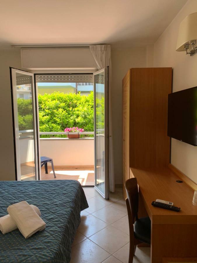 Hotel Mare Azzurro Terracine Extérieur photo