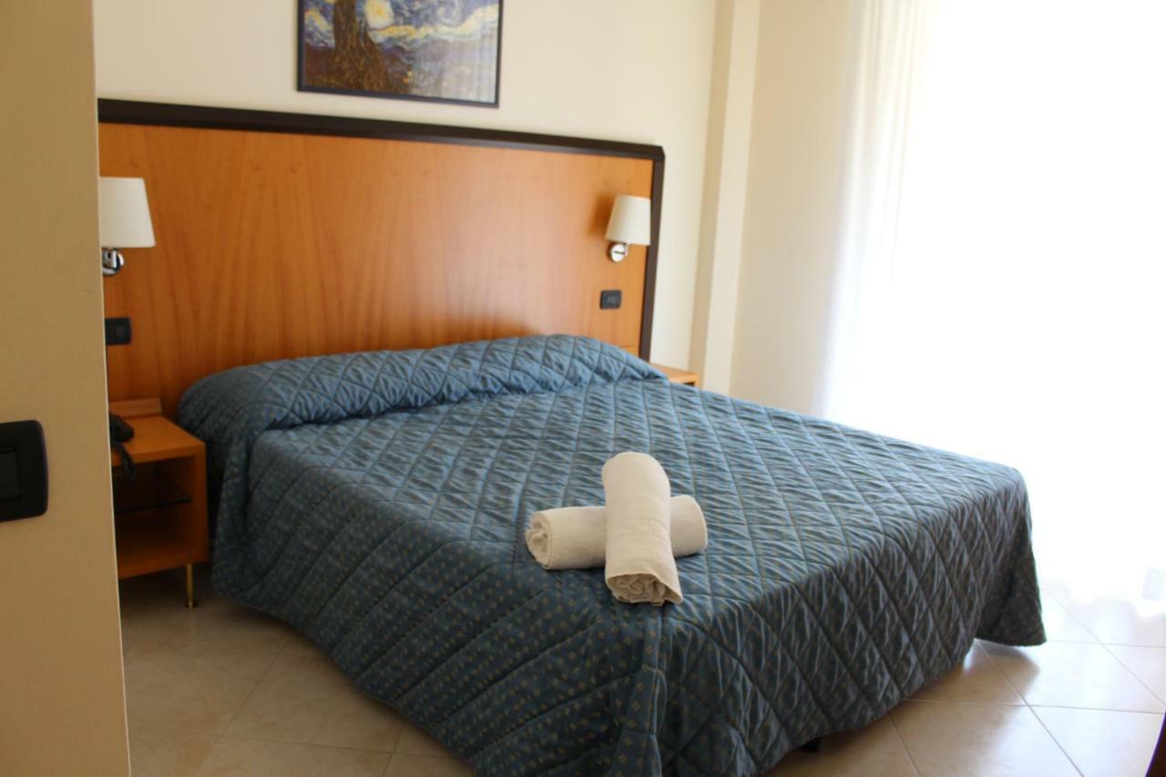 Hotel Mare Azzurro Terracine Extérieur photo