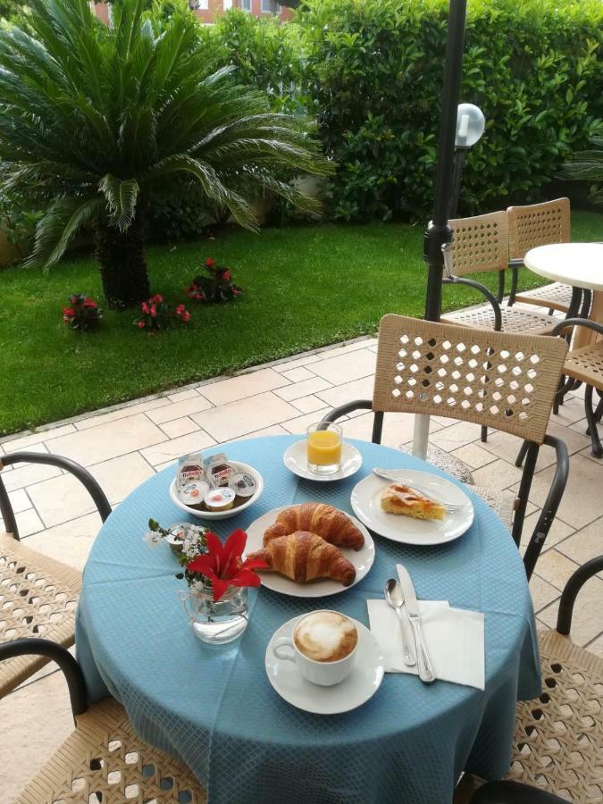 Hotel Mare Azzurro Terracine Extérieur photo